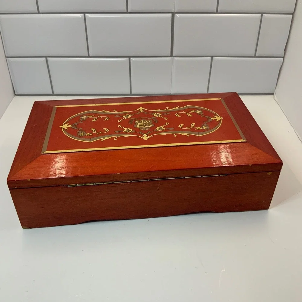 Vintage Princess Marcella Borghese Red Wooden Musical‎ Jewelry Box Green Velvet